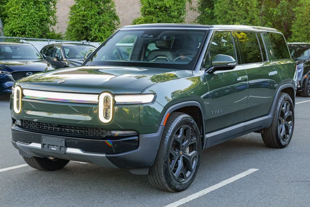 Used 2025 Green Rivian Adventure Dual Motor Standard Pack image 3