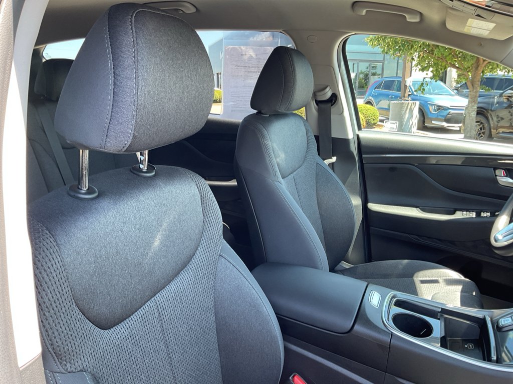Used 2022 Shimmering Silver Hyundai SE image 12