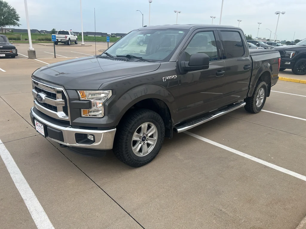 Used 2016 Magnetic Metallic Ford XLT image 4