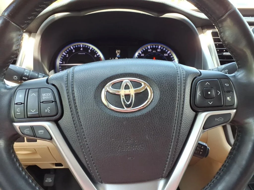 Used 2015 Blue Toyota Limited Platinum V6 image 11