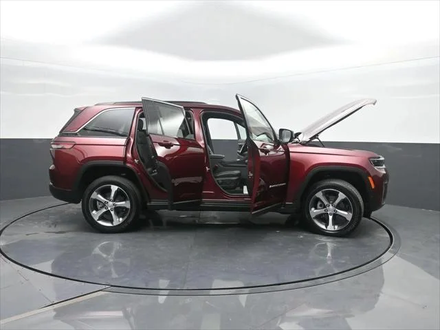 New 2026 Velvet Red Pearl-Coat Exterior Paint Jeep Limited image 47