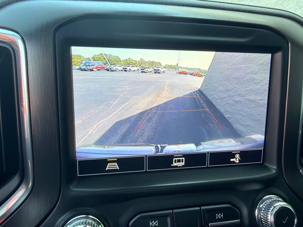 Used 2022 Summit White GMC AT4 image 18