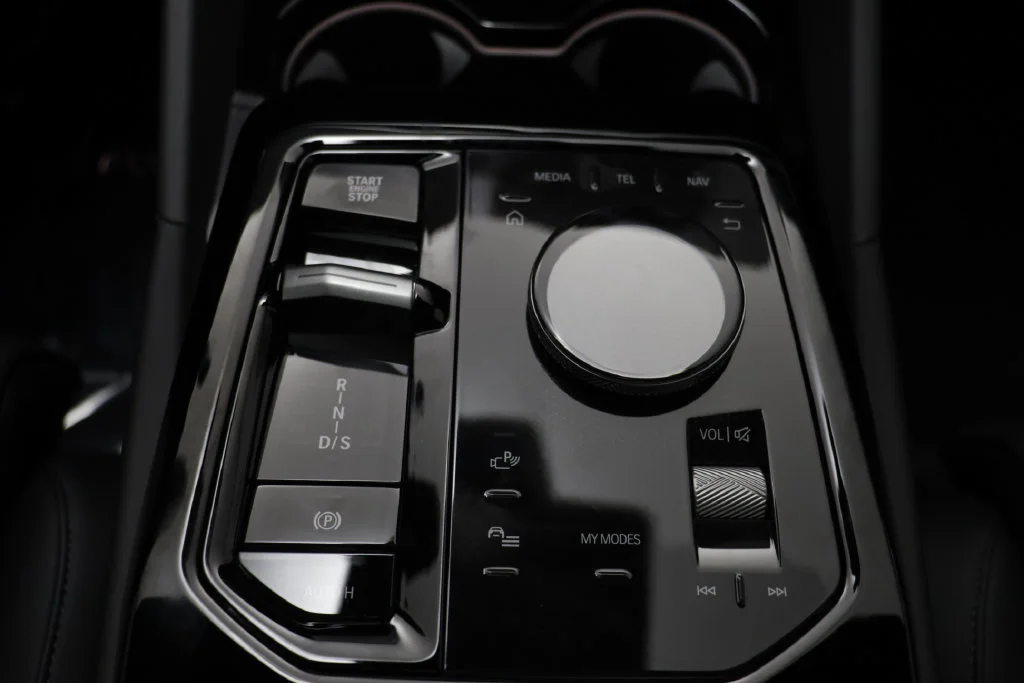 New 2027 BLACK SAPPHIRE BMW 530i xDrive image 13