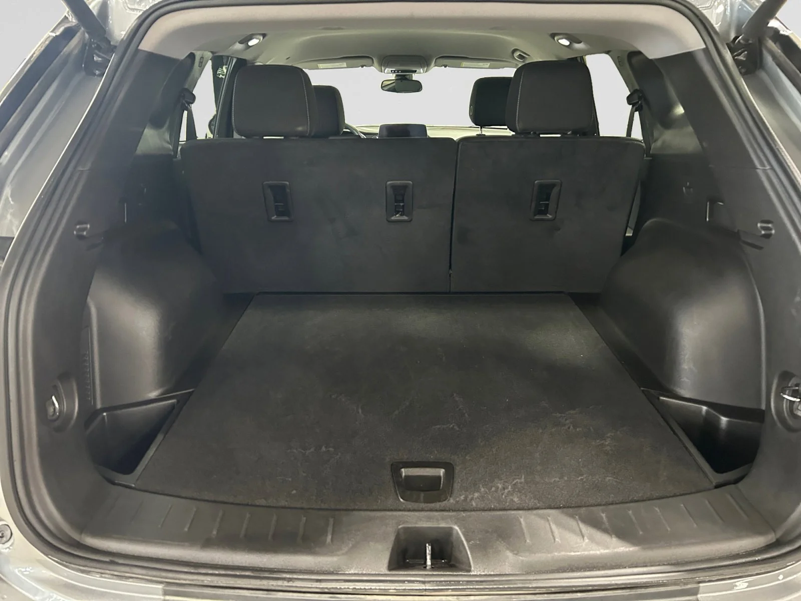 Used 2025 Gray Chevrolet LT AWD image 10