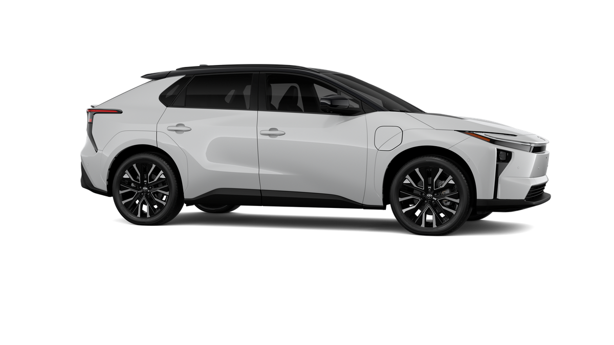 New 2027 Wind Chill Pearl with Midnight Black Metallic roof Toyota Limited image 46