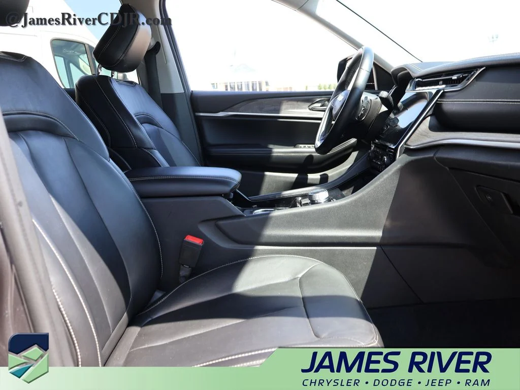 Used 2021 Gray Jeep Limited image 9