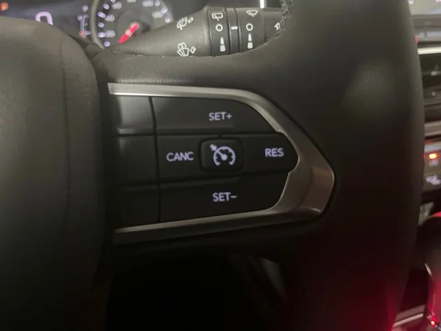 New 2026 Red Hot Pearl-Coat Exterior Paint Jeep Latitude image 16