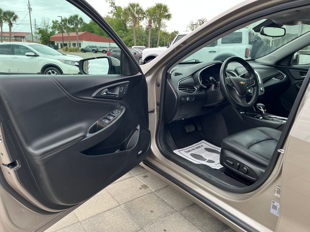 Used 2024 Mineral Gray Metallic Chevrolet LT image 10