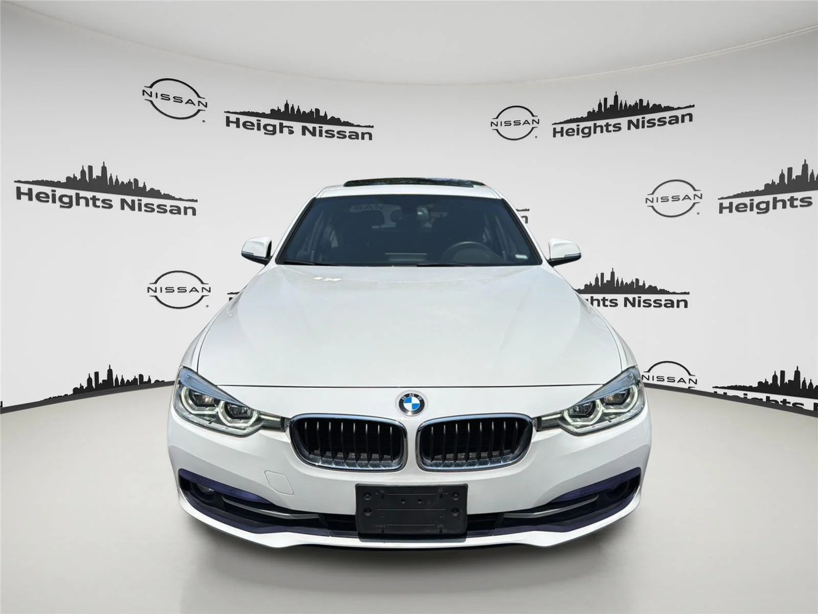 Used 2018 Alpine White BMW 328d image 9