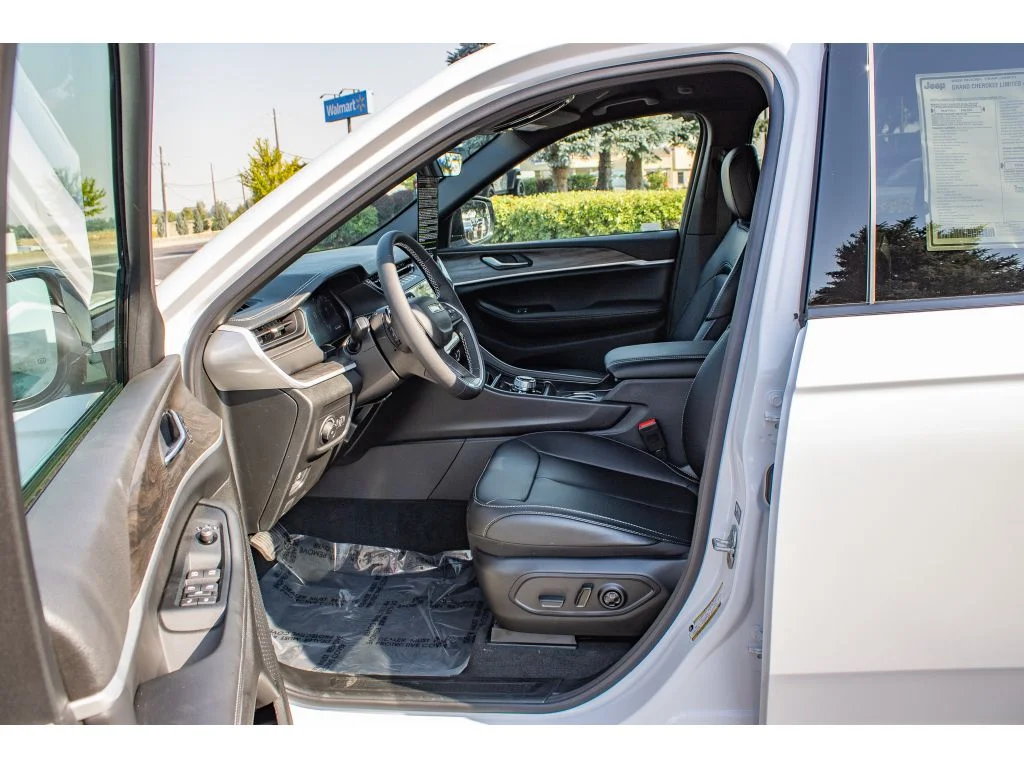 New 2026 Bright White Clearcoat Jeep Limited image 28