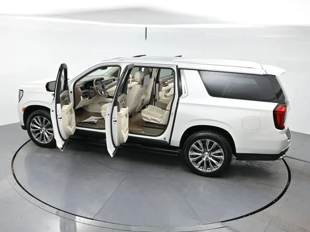 Used 2021 WHITE FROST TRICOAT GMC Denali image 43