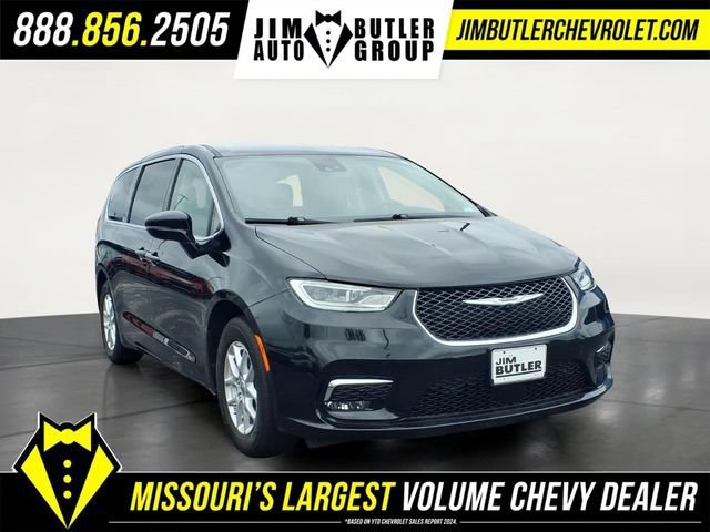 Used 2024 Black Chrysler Touring L image 27