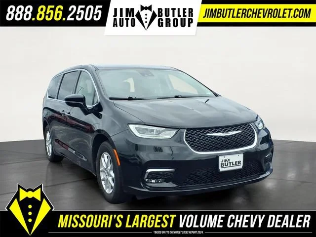 Used 2024 Black Chrysler Touring L image 27