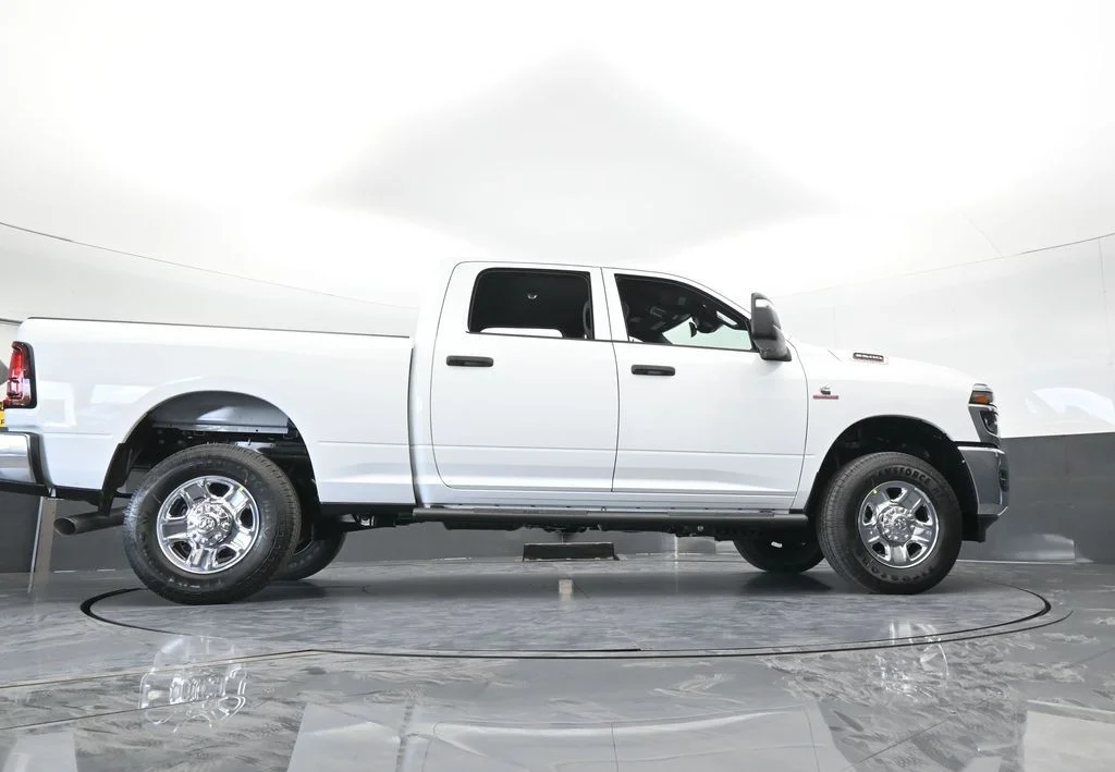 New 2026 Bright White Clear-Coat Exterior Paint RAM Tradesman image 63