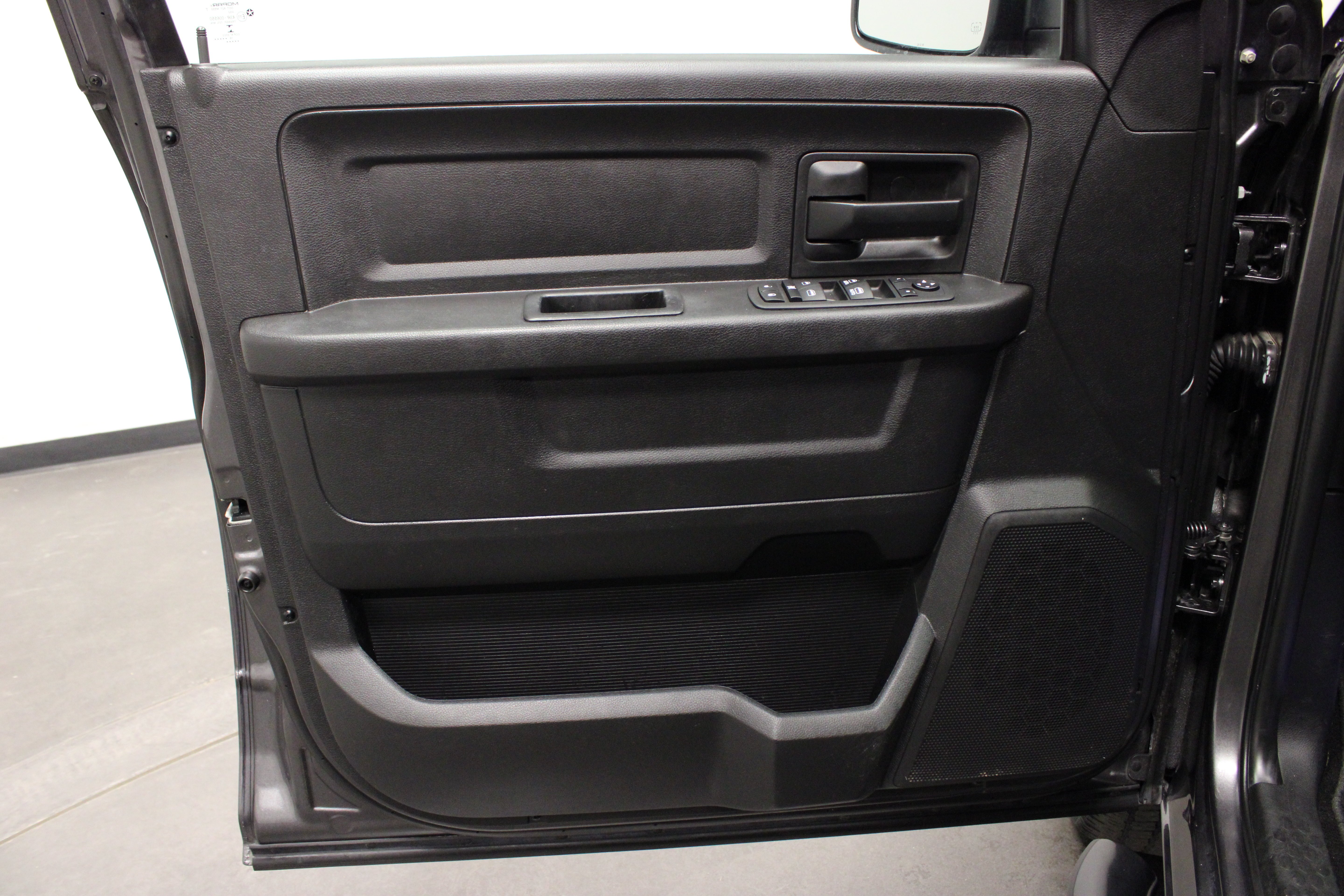Used 2017 Granite Crystal Metallic Clearcoat Ram Express image 18
