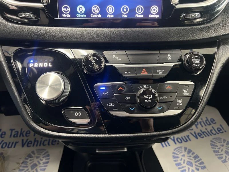 Used 2020 Gray Chrysler Touring L image 31
