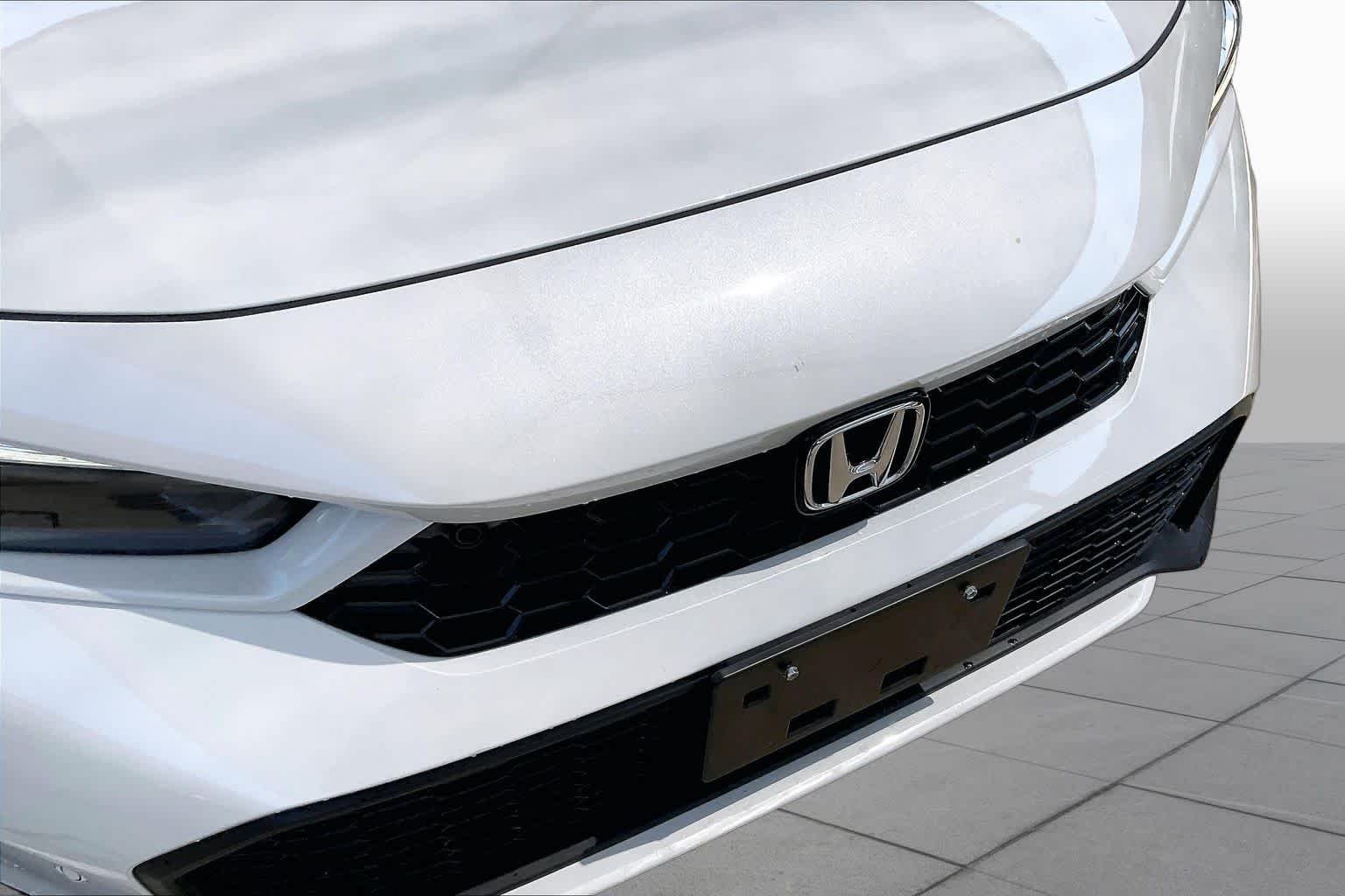 Used 2025 Platinum White Pearl Honda Sport Touring image 30