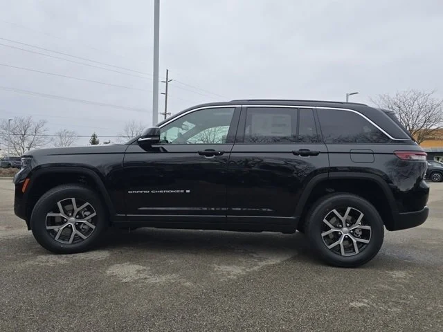 New 2025 Diamond Black Crystal Pearlcoat Jeep Limited image 28