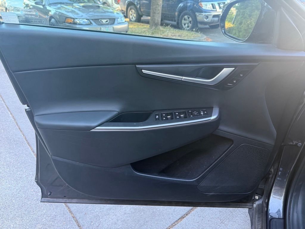 Used 2024 Interstellar Gray Kia Light image 9