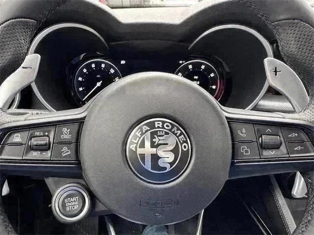 New 2025 Vulcano Black Metallic Exterior Paint Alfa Romeo  image 19