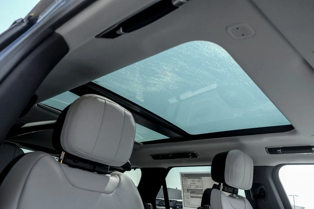 New 2027 Varesine Blue Land Rover Dynamic SE image 24