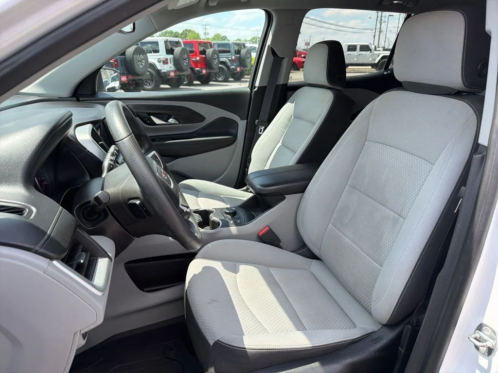 Used 2022 White GMC SLE image 31