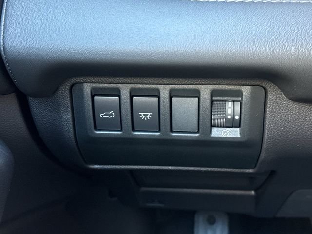 New 2026 CRYSTAL WHITE PEARL Subaru Limited 7-Passenger image 33