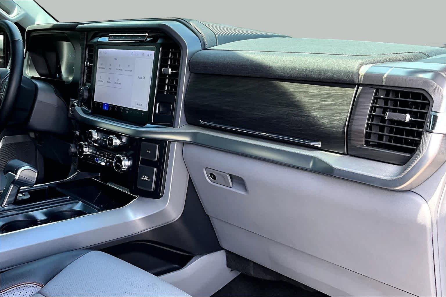 Used 2024 Iconic Silver Metallic Ford LARIAT image 19