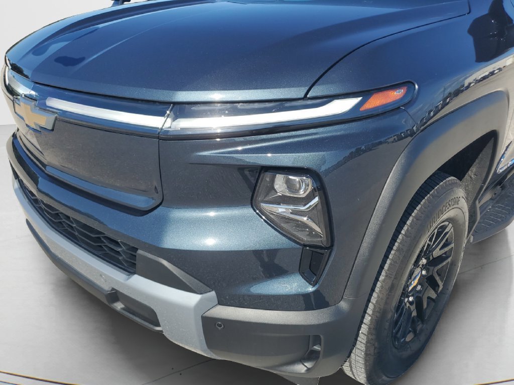 Used 2026 Blue Smoke Metallic Chevrolet LT - Standard Range image 17