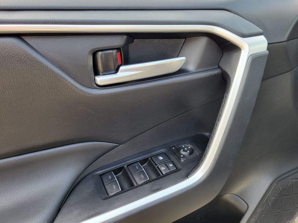 Used 2025 Silver Toyota XLE image 20