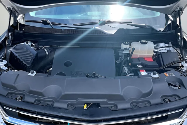Used 2020 Silver Ice Metallic Chevrolet LT image 34