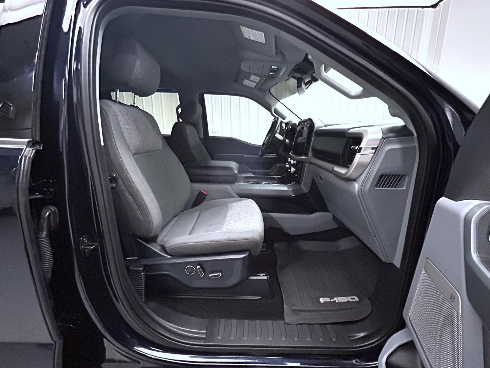 Used 2021 Blue Ford XLT image 15