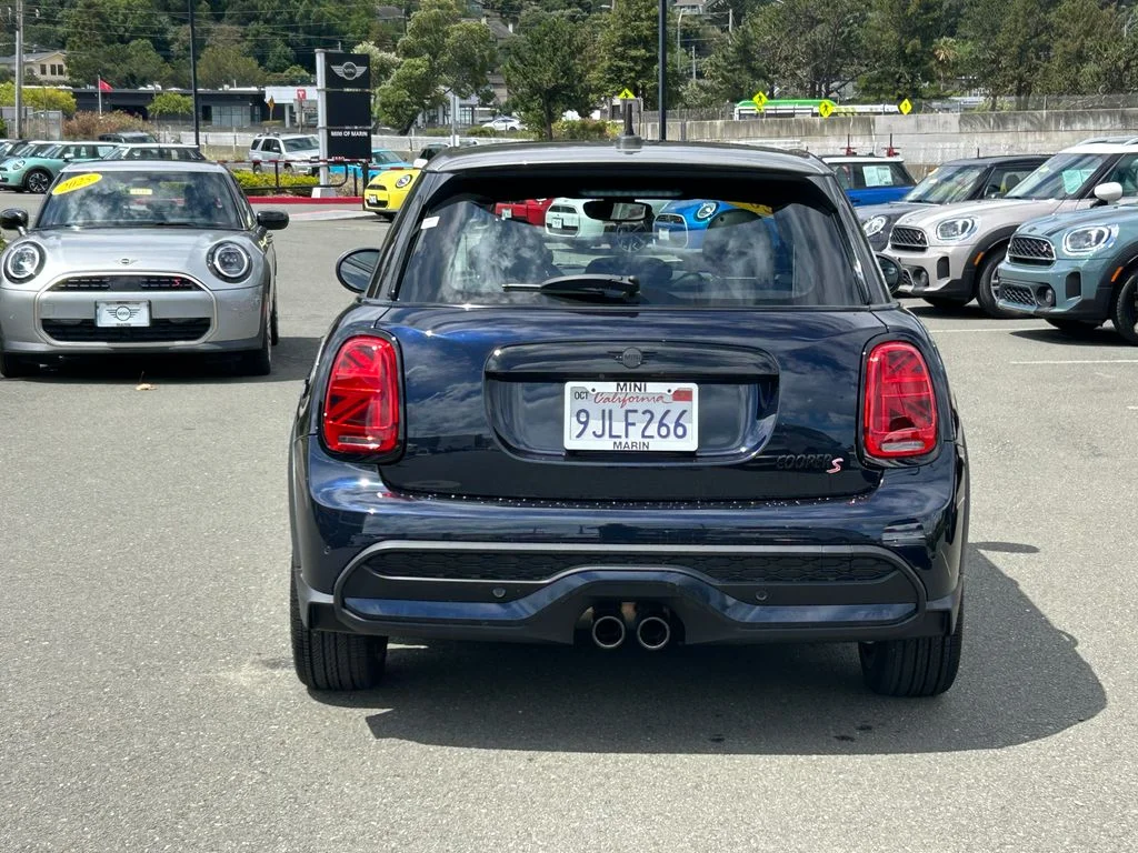 Used 2024 MINI Yours Enigmatic Black met MINI Iconic image 4