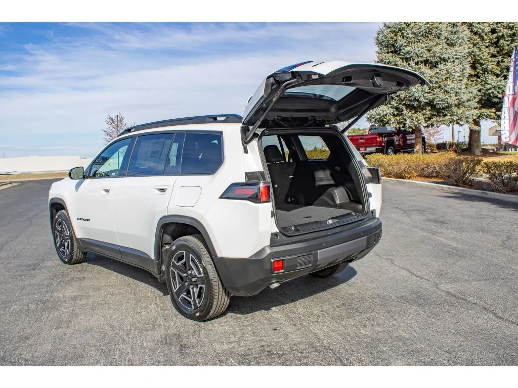 New 2026 Bright White Clearcoat Jeep Laredo image 9