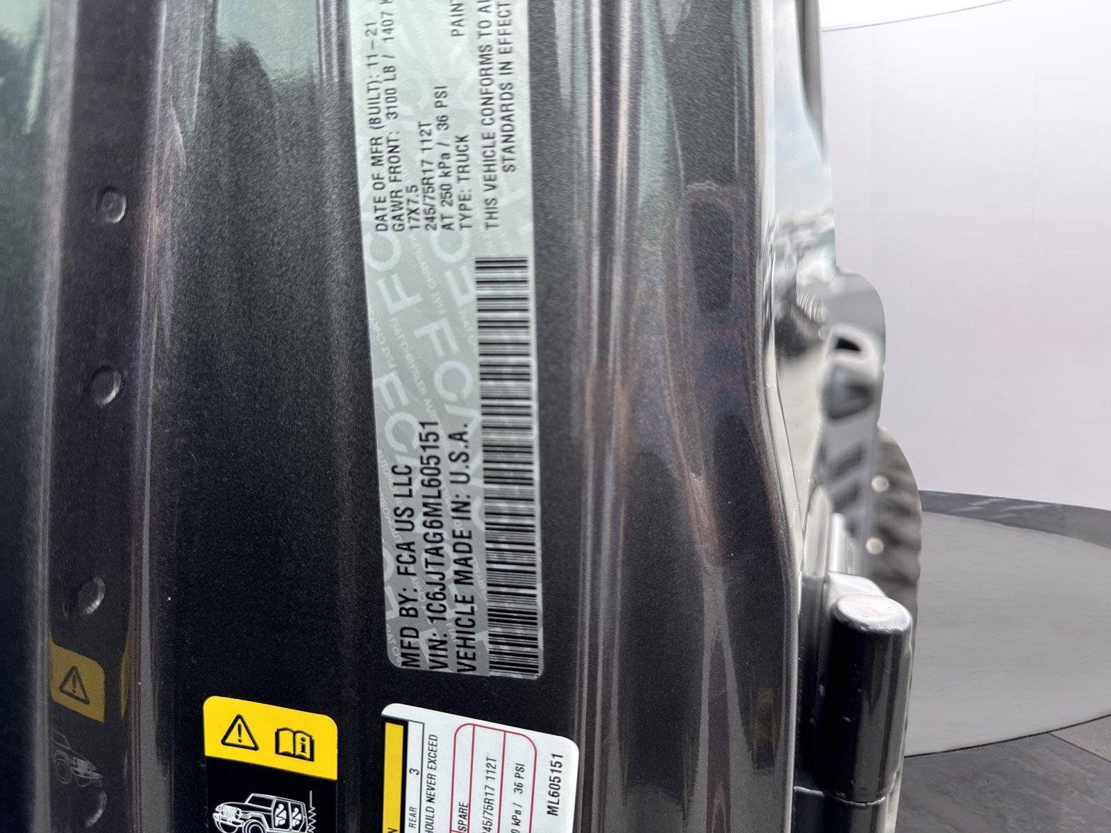 Used 2021 Granite Crystal Metallic Clearcoat Jeep Sport S image 38