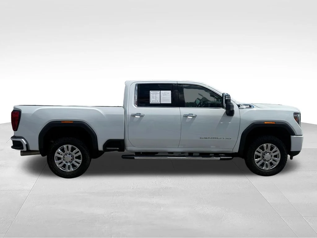 Used 2023 White GMC Denali image 30