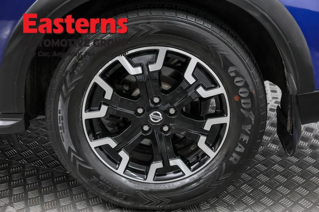Used 2020 Blue Nissan SL image 36