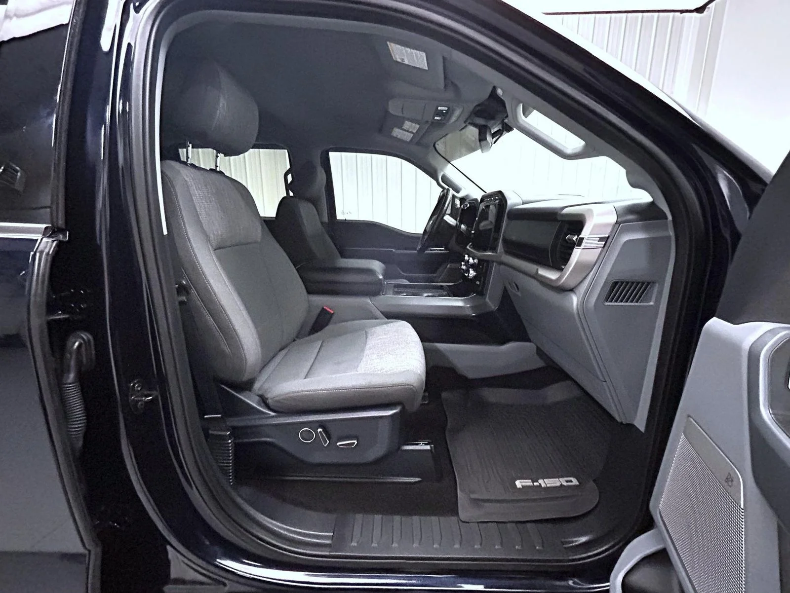 Used 2021 Blue Ford XLT image 15