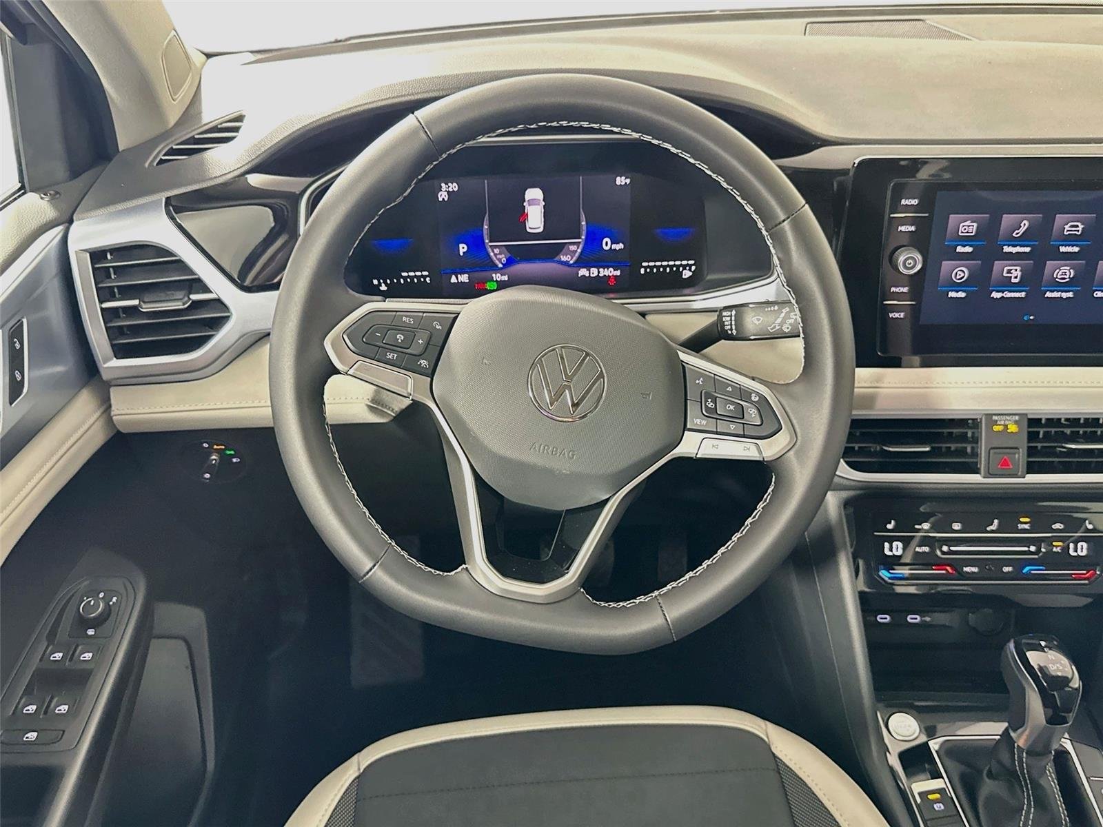 2025 Volkswagen Taos SE - Photo 17