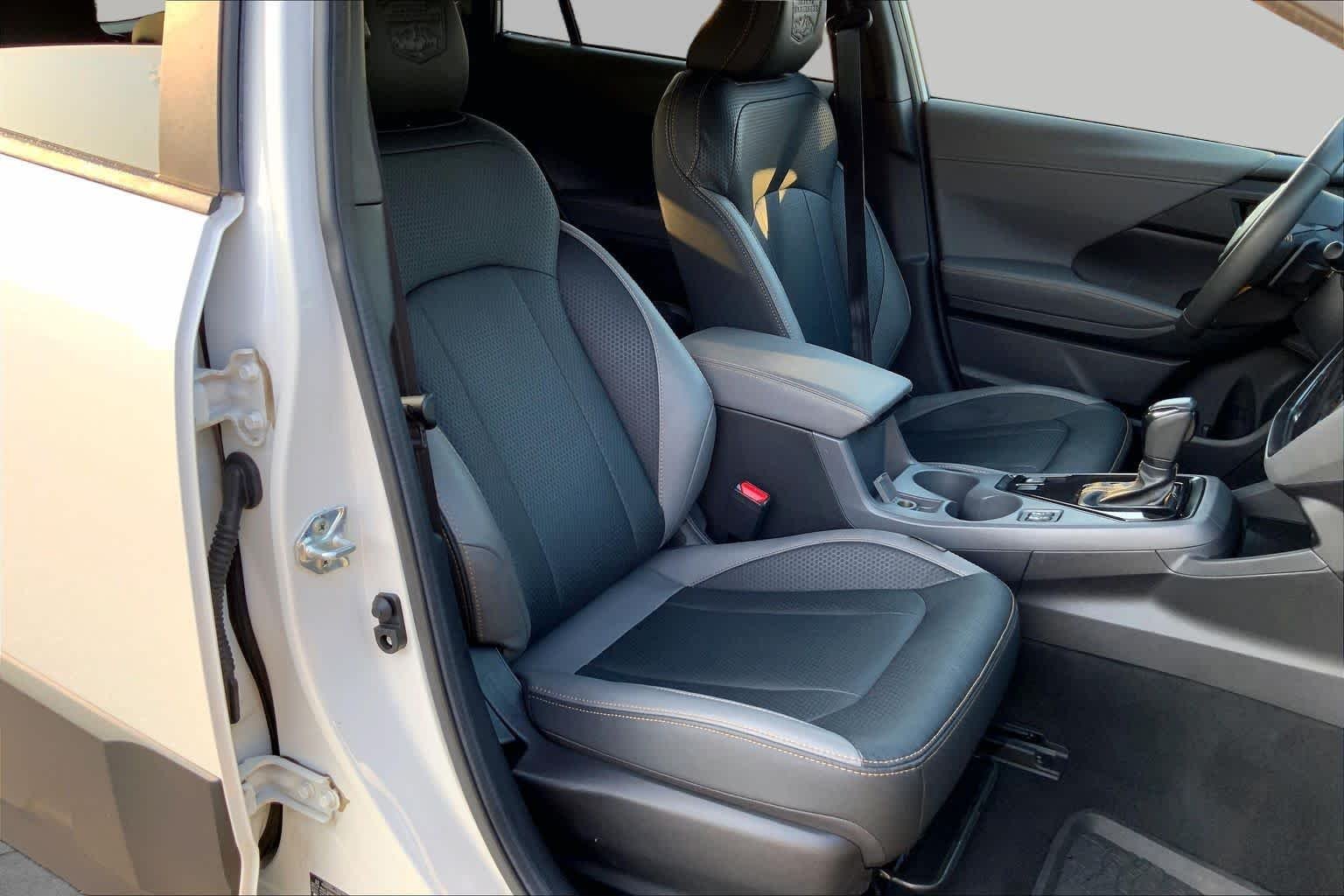 Used 2024 Crystal White Pearl Subaru Wilderness image 9