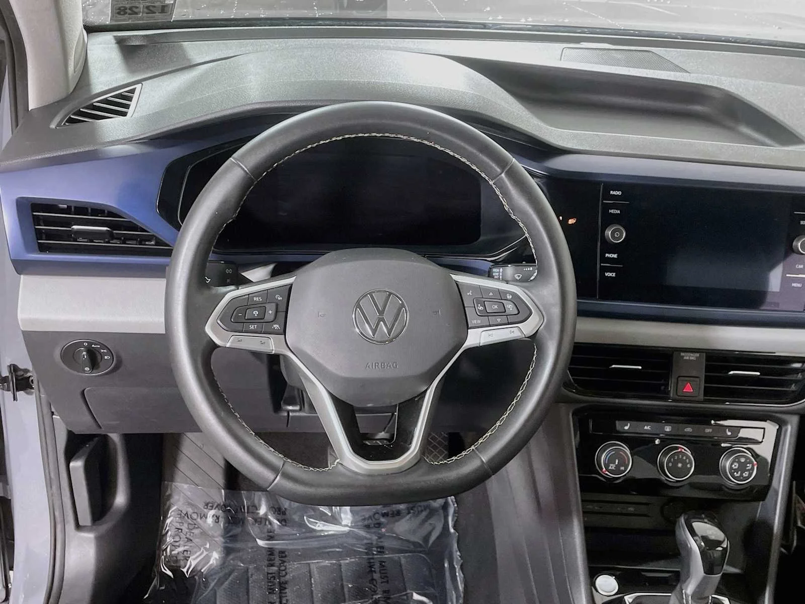 Used 2023 Gy Volkswagen SE image 9