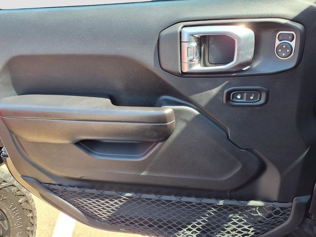 Used 2020 Crystal Metallic Jeep Unlimited Rubicon image 21
