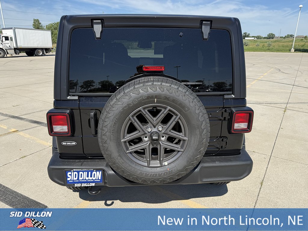 New 2026 Black Clear-Coat Exterior Paint Jeep 4-Door Sport S 4x4 image 4