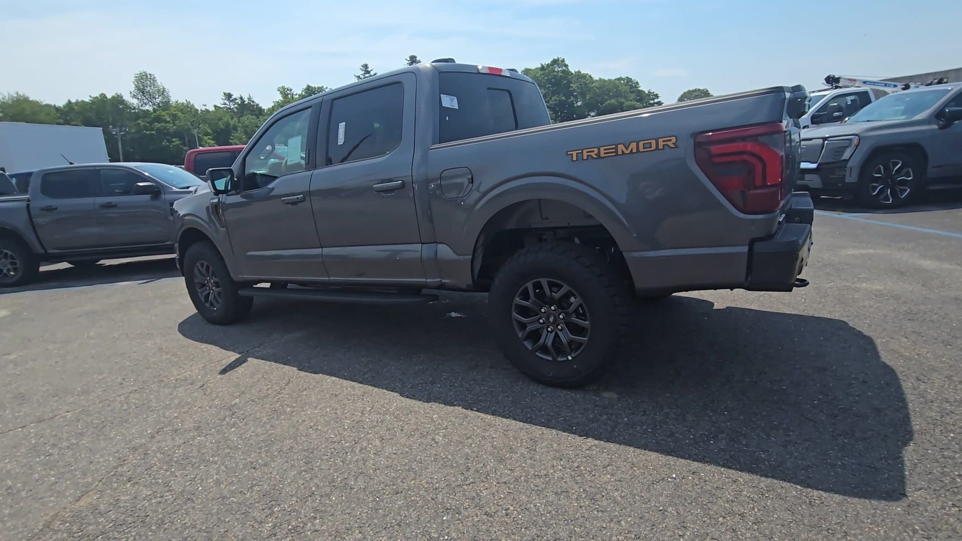 New 2026 Carbonized Gray Metallic Ford Tremor® image 18