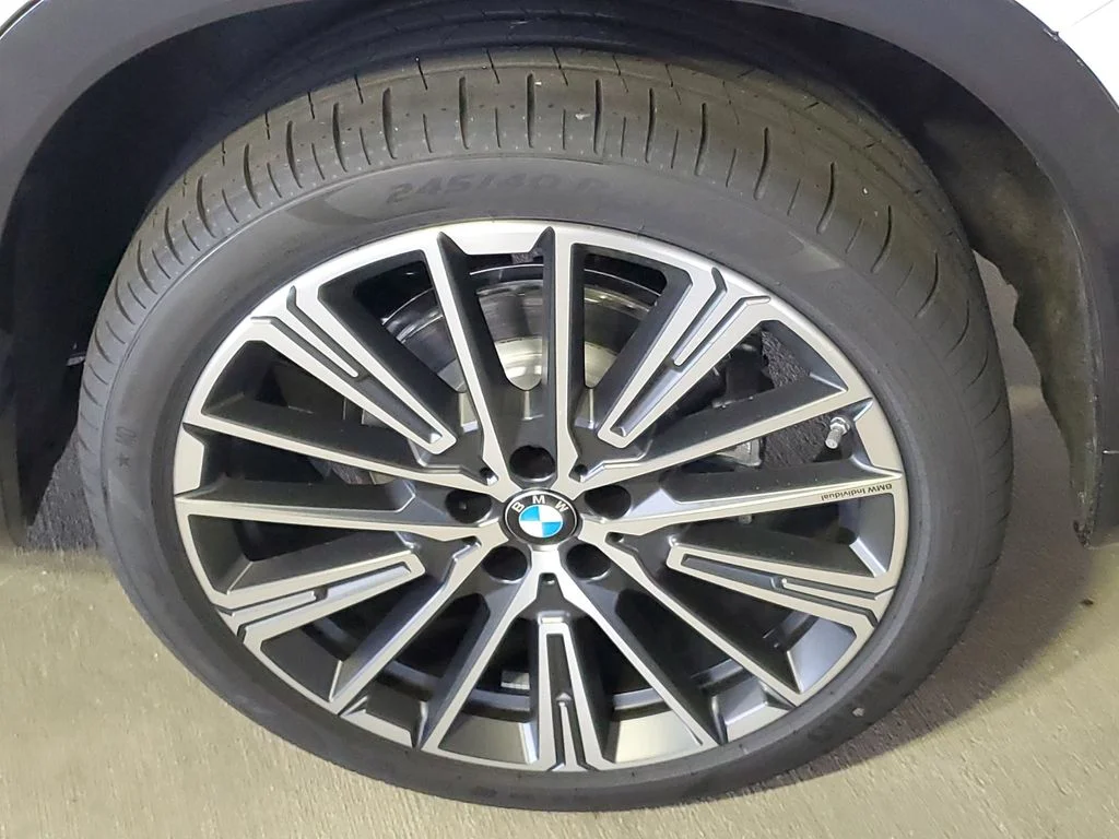Used 2026 White BMW xDrive28i image 5