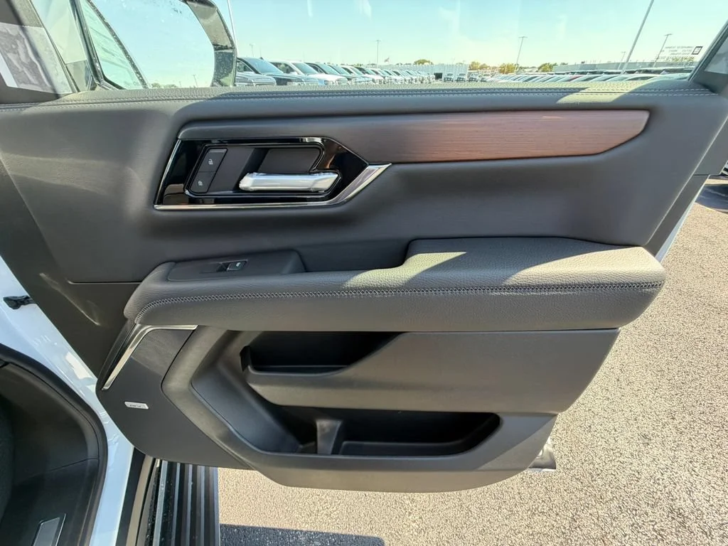 2026 GMC Yukon Denali - Photo 24