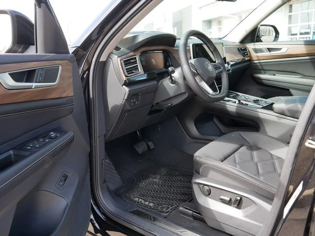 New 2026 Black Volkswagen 2.0T SE w/Technology image 7
