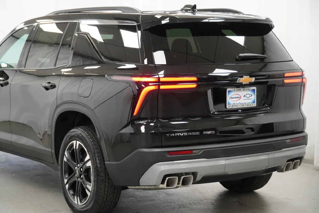 New 2027 Mosaic Black Metallic Chevrolet LT image 16