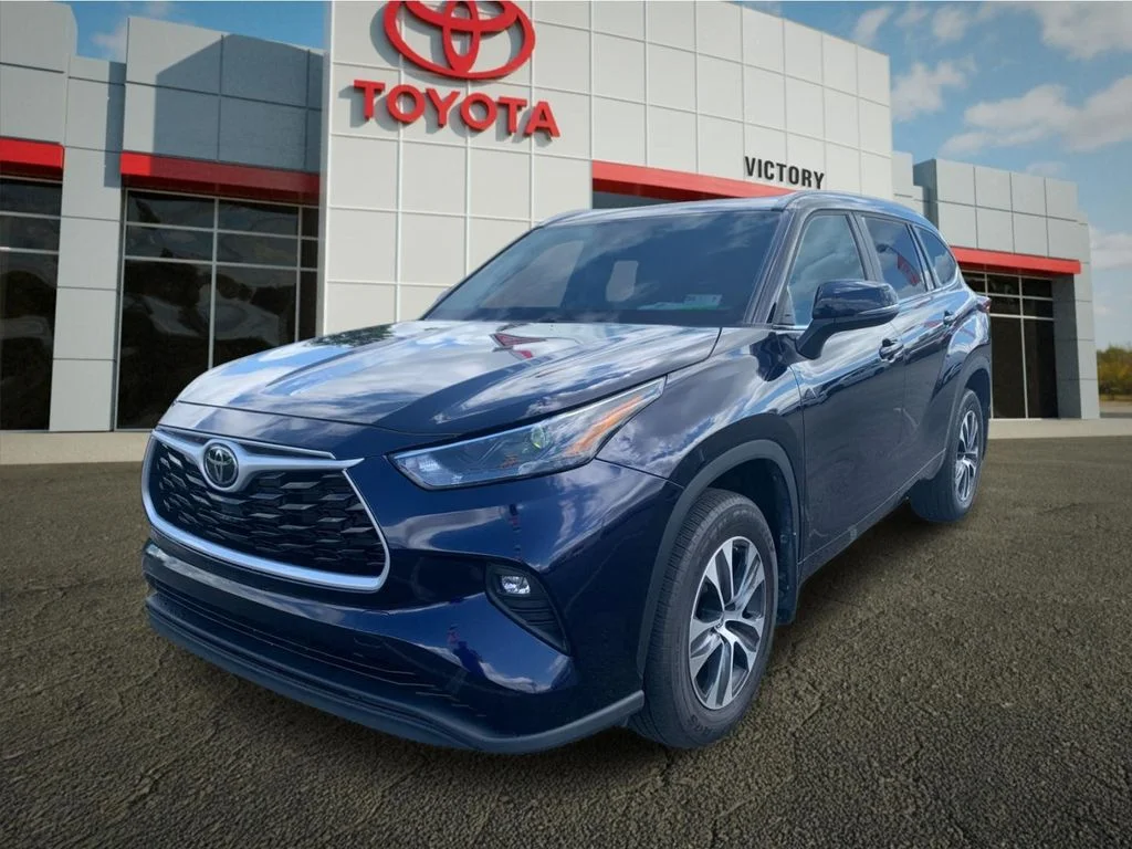 Used 2024  Toyota XLE image 7