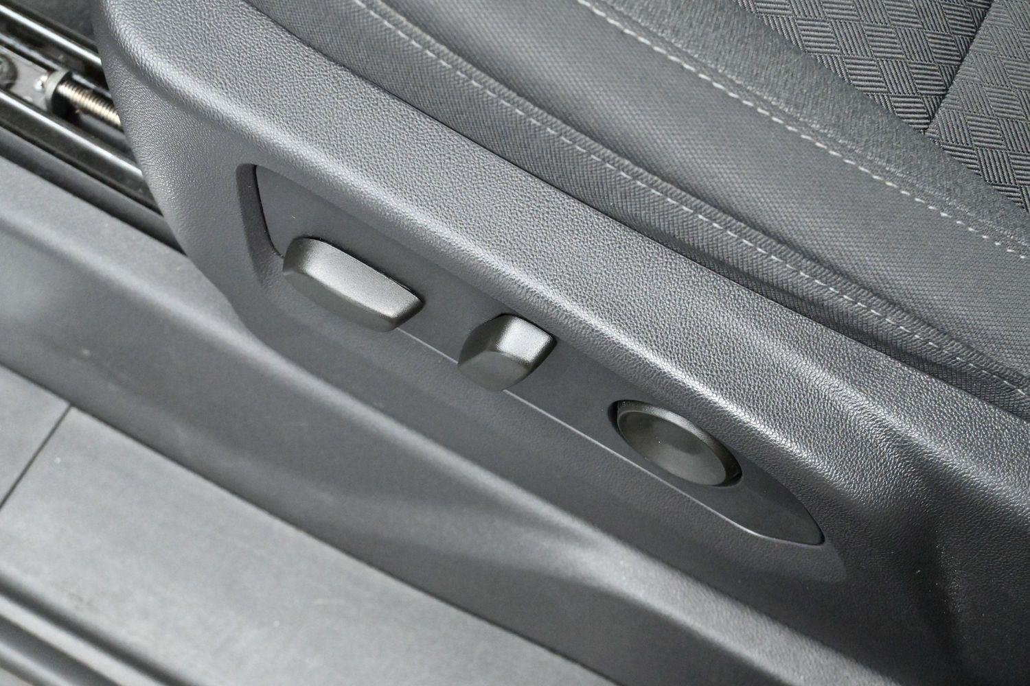 Used 2024 Summit White GMC Elevation image 14
